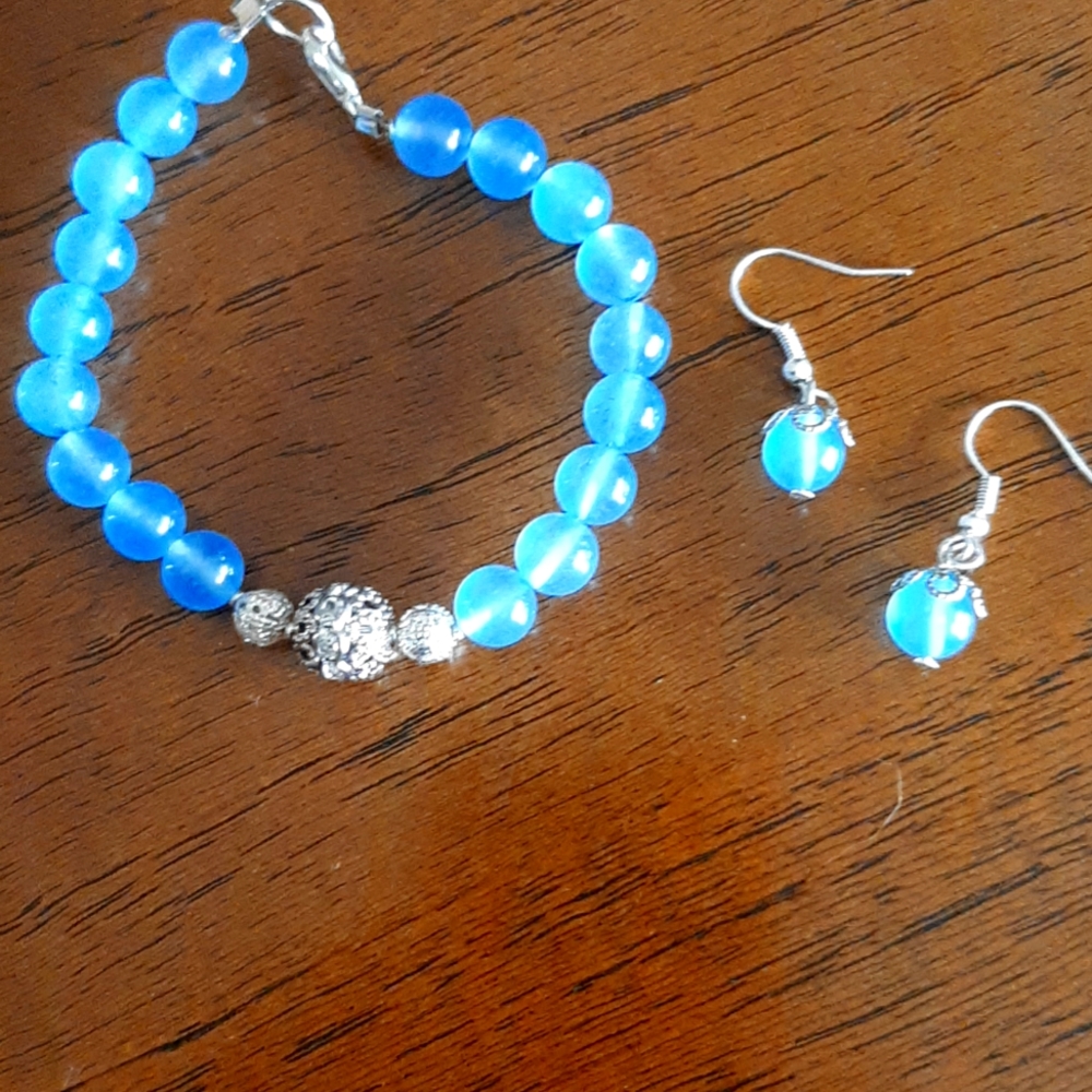 Bracelet and earrings